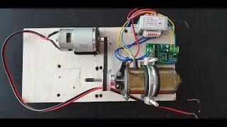 Mini generator de curent dintr-un motor de ștergătoare de parbriz auto