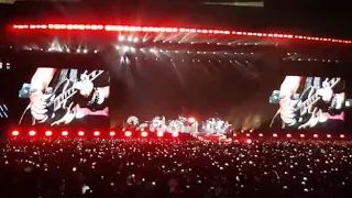 Bon Jovi 2019 Madrid Wanda Metropolitano bed of roses