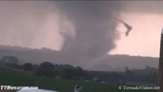 Incredible Iowa tornado video! Woodbury County, October 4, 2013!