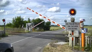 Spoorwegovergang Crépy-Couvron (F) // Railroad crossing // Passage à niveau