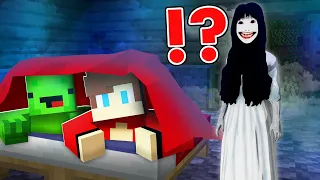 JJ and Mikey Hiding Under A Blanket From Scary SAMARA in Minecraft Challenge - Maizen JJ and Mikey