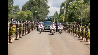 WHAT!!LOOK AT WHAT PRESIDENT UHURU  DID DURING KDF PASSOUT AT ELDORET IN WILLIAM RUTO'S ABSENSE