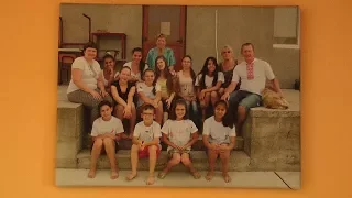 Мукачівська родина виховує 15 прийомних дітей різного віку та національності