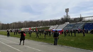 Выступление 5"к" класс на стадионе  в городе Волжский на день призывника. 12 апреля 2019 год.