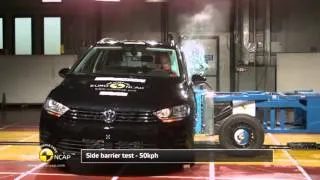 VW Golf Sportsvan - Crash Tests 2014 | AutoMotoTV