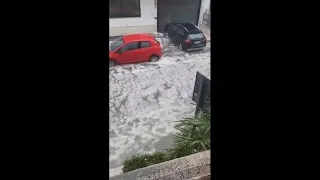 Grandinata a Nardò, la città attraversata da un fiume di ghiaccio. Distrutte le coltivazioni nel...