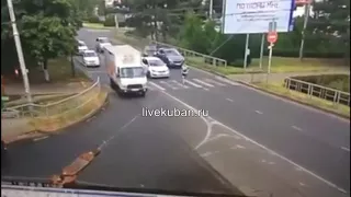 Убегающий стрелок по полицейской машине попал на видео