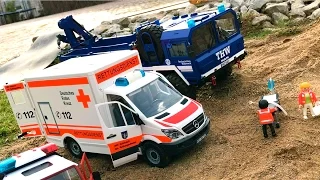 BRUDER AMBULANCE 🚑TRUCKS + EXCAVATOR ♦ Fail + Recovery in Jack's WORLD