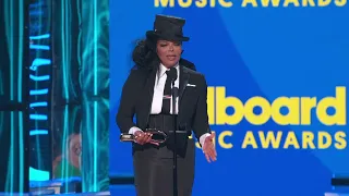 Janet Jackson Presents Icon Award To Mary J. Blige - BBMAs 2022