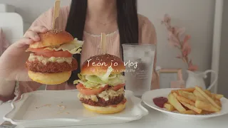 ENG)🦐🍔새우버거 만들려고 버거번 만드는 사람, 집에서 취미생활하며 보내는 집순이의 일상, 홈베이킹, 초코칩쿠키, 감자튀김, 치즈국물떡볶이, 어묵꼬치탕, 김말이, 새우튀김