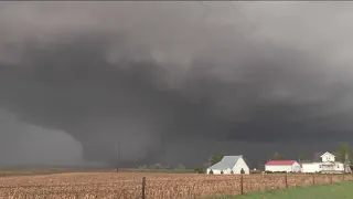 Video shows 'monster' tornado in Minden, Iowa