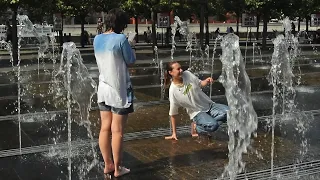 Girls and wet joys in the fountain of Muzeon Park-2!/Девушки и мокрые радости в фонтане Музеона-2!