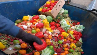 DUMPSTER DIVING WOW DUMPSTER IS LOADED FRESH NA FRESH ANG MGA GULAY AT FRUTAS