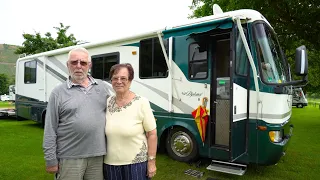 Wohnmobile 2024 Erika und ihr Freund (81) leben fest im 12m Diplomat Monaco Klüsserath
