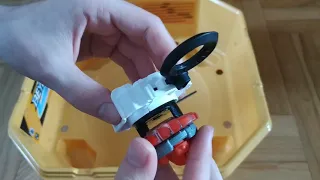 BEYBLADE BURST tutorial. How to assemble and launch a beyblade?