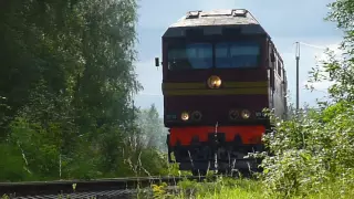 Тепловоз ТЭП70-0248 с пригородным поездом Псков –Дно