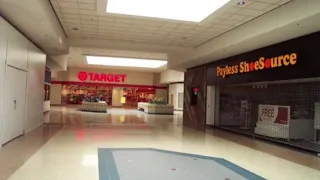 Ariana Grande - One Last Time (but it's playing in an empty mall)