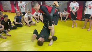 Свип из закрытого гарда NO GI | Лев Гладких