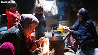 Daily routine village life in Afghanistan | cooking food in cold winter and snow