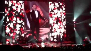 Michael Bublé - All you need is love + Burning love  Barcelona 2014