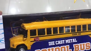 Die Cast Yellow School Bus, 7 Inch Classic School Bus Toy with Pullback Mechanism, Diecast Metal