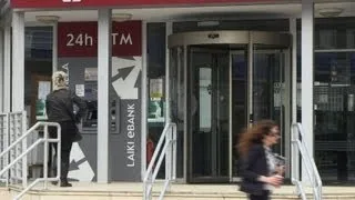 Cyprus banks stay closed to stop mass withdrawals