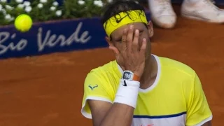 Rafael Nadal Stops Tennis Match as Distraught Mother Looks for her Little Girl Lost in the Crowd - F