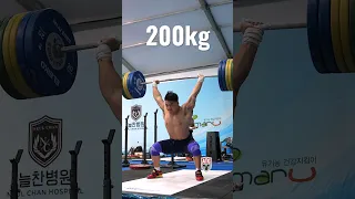 Tian Tao (89kg 🇨🇳) 200kg / 441lbs C&J! Full session on our Patreon. #cleanandjerk #weightlifting