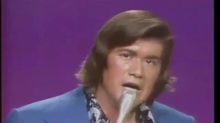 Wayne Newton Can't You Hear The Song and Daddy Don't You Walk So Fast 1972 live