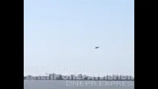 Рашистский Су-30СМ/Су-35С работает из пушки по Ми-14 повытрыных сил Украины