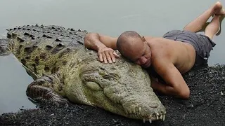 10 Most Unusual Friendships Between Humans And Wildlife