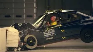 1999 Hyundai Sonata moderate overlap IIHS crash test