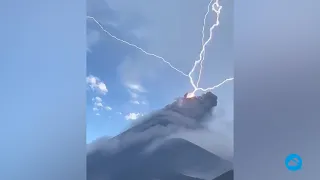 Amazing volcanic lightning in Acatenango, Guatemala