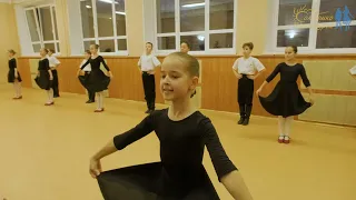 Открытый урок по Народному танцу (середина) / Средний 1 и Средние Мальчики