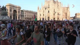 No Green Pass, migliaia in corteo a Milano