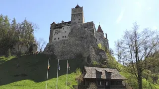 Rumänen lassen sich auf Draculas Schloss Bran impfen | AFP