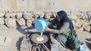"The secret of preparing local Atish bread by a nomadic woman"