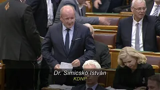 Simicskó István napirend előtti felszólalása és Dömötör Csaba válasza