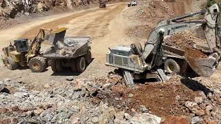 Caterpillar 992G Wheel Loader And Liebherr 984 Excavator Loading Dumpers - Sotiriadis/Labrianidis