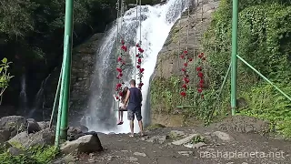 Крутой водопад Золотоносец в Абхазии