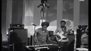 James Brown and the Original JB’s (with Bootsy Collins) italian TV-show 1971