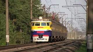 Электропоезд ЭР2-605 близ о.п. Дарзини / ER2-605 EMU near Darzini stop