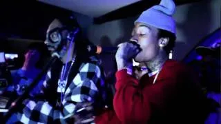 Video  Wiz Khalifa Performs Black   Yellow Live With Snoop Dogg!.flv