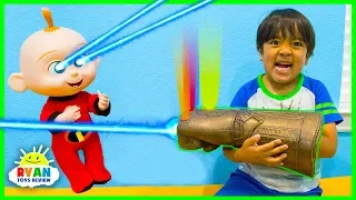 Ryan vs Jack Jack from The Incredibles 2 using Thanos Infinity Gauntlet!