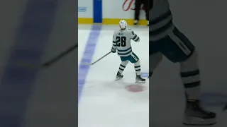 How to leave the puck in the spotting area 👌 Life hack by Timo Meier