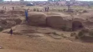 chute de plus de 7 mètres d'altitudes  وعدة (سيدي ناصر) . الأغواط. 2015
