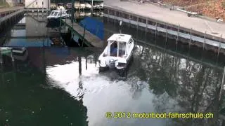 90° Anlegemanöver Steuerbord vorwärts an der Bootsprüfung Kanton Zürich