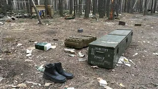 Ukrainer durchsuchen russisches Basislager bei Butscha | AFP