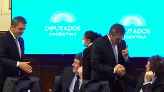 El saludo viral entre Sergio Massa y Javier Milei en la Cámara de Diputados