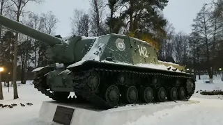 Танк ИС 3 с самоходной машиной ИСУ 152 и Шилка(ЗСУ), у крепости Карела.